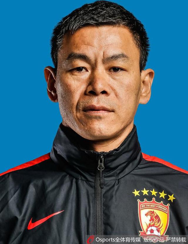 而中文片名《兔子暴力》，申瑜对此表示：;兔子是一种比较可爱的小动物，会有一种女性的联想，实际上是想强调关于弱者暴力这样的一个概念